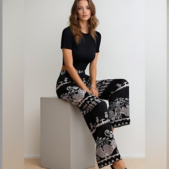 Black Crop Tee & Graphic Print Wide Leg Pants - Picture 3 of 8